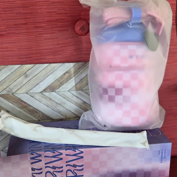 HydroJug 73oz Periwinkle & Pink Checkered Water Bottle - Picture 1 of 4